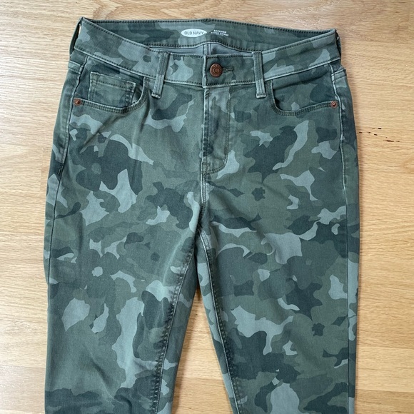 Old Navy Camo Rockstar Mid-Rise Super Skinny Jeans Size 4 EUC - Picture 3 of 10
